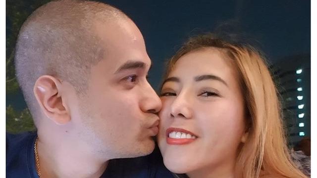 Umumkan Kehamilan, Ini 5 Potret Mesra Okan Kornelius Bareng Istri