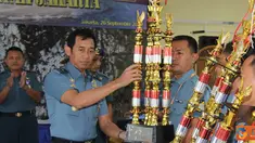 Citizen6, Tanjung Priok: Tim Kolinlamil keluar sebagai juara I pada Lomba yang dibuka oleh Kaskolinlamil Laksma TNI I.N.G.N. Ary Atmaja, di Gedung Laut Natuna, Mako Kolinlamil, Tanjung Priok, Jakarta, Rabu (26/9). (Pengirim: Dispenkolinlamil)