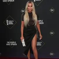 Khloe Kardashian di People's Choice Awards 2019 (FOTO: Splashnews)
