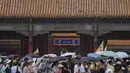 <p>Maksimum harian yang dicatat pada hari Kamis adalah yang tertinggi kedua dalam sejarah kota itu, tepat di bawah 41,9 derajat celsius yang dicatat oleh Beijing pada 24 Juli 1999. (AP Photo/Andy Wong)</p>