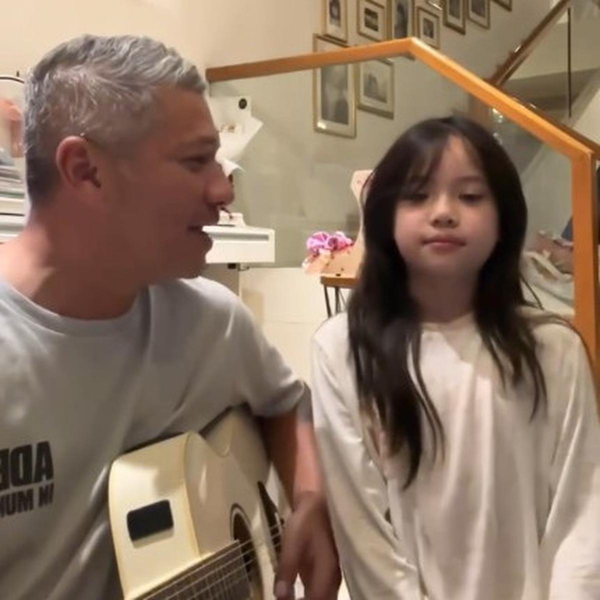 Ngaku Nyesel Nggak Belajar Alat Musik, Ini Momen Manis Gading Marten dan Gempi Cover Lagu 'Baby' Justin Bieber