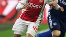 4. Justin Kluivert - Pemain muda yang mulai menarik perhatian dunia. Memulai debut bersama Ajax di usia 17, anak Patrick Kluivert ini telah bermain bersama De Godenzonen sebanyak 50 kali di semua kompetisi. (AFP/Patrick Stollarz)