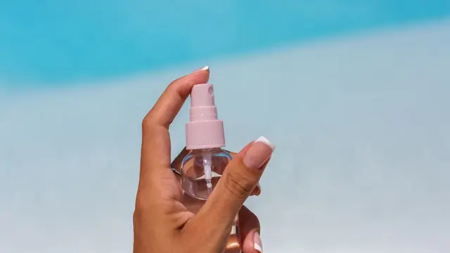 Tambahkan setting spray dan hindari menyentuh wajah