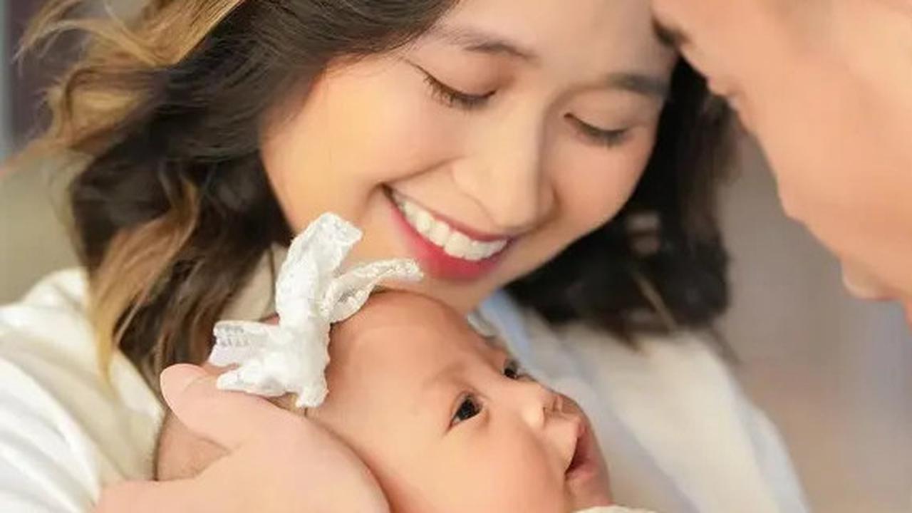 7 Potret Momen Gritte Agatha Gelar Penyerahan Anak ke Gereja, Sekaligus Jadi Momen Belajar Arief Hidayat