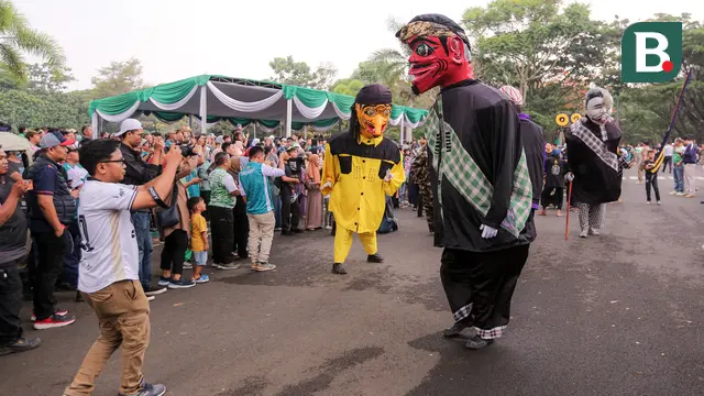 Foto: Kesenian Tradisional Jawa Barat Hiasi Rangkaian Acara Trophy Experience Menyambut Piala Dunia U-17 2023 di Kabupaten Bandung