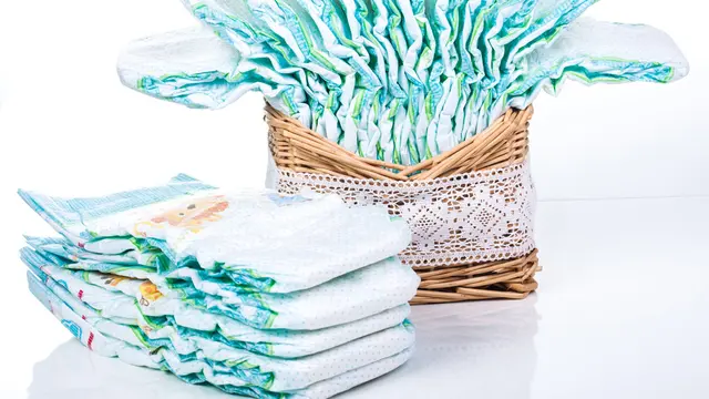 ilustrasi urutan mengganti popok bayi/Przemyslaw Ceynowa  Related keywords/shutterstock