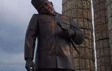 Pemkab Indramayu Perbaiki Patung Soekarno yang Miring