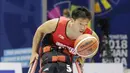 Pebasket Indonesia, Donald Santoso, saat melawan Thailand pada Asian Para Games di Hall Basket, Jakarta, Rabu (10/10/2018). Indonesia kalah 10-62 dari Thailand. (Bola.com/M Iqbal Ichsan)