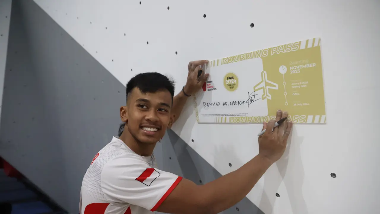 Rahmad Adi Mulyono berhasil menjadi juara disiplin speed pada Kejuaraan panjat tebing IFSC Asian Qualifier 2023 di Jakarta.