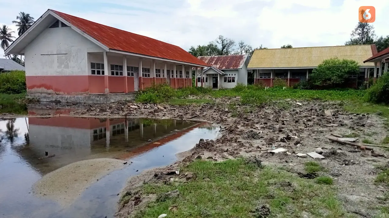 sekolah dasar terdampak banjir rob di Donggala