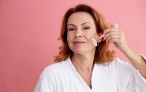 10 Skincare yang Bagus untuk Usia 50 Tahun ke Atas, Kandungan Penting agar Kulit Tetap Sehat