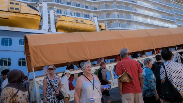 Potret Kapal Pesiar Terbesar yang Pernah Bersandar di Pelabuhan Benoa Bali, Angkut 4.279 Wisman