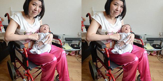 Liu merawat sendiri bayinya walau masih belum pulih total | (c) www.manchestereveningnews.co.uk