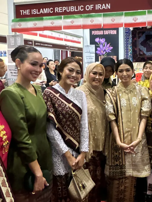 Gaya Serba Emas Selvi Ananda Buka Gelaran Bazaar Amal Women's International Club