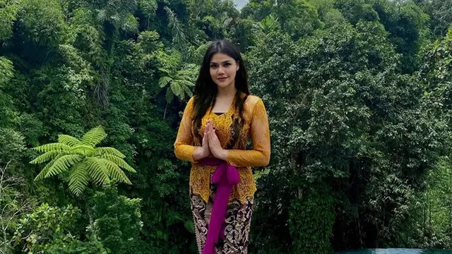6 Potret Liburan DJ Katty Butterfly di Pulau Dewata, Dipuji Cantik Pakai Kebaya Bali