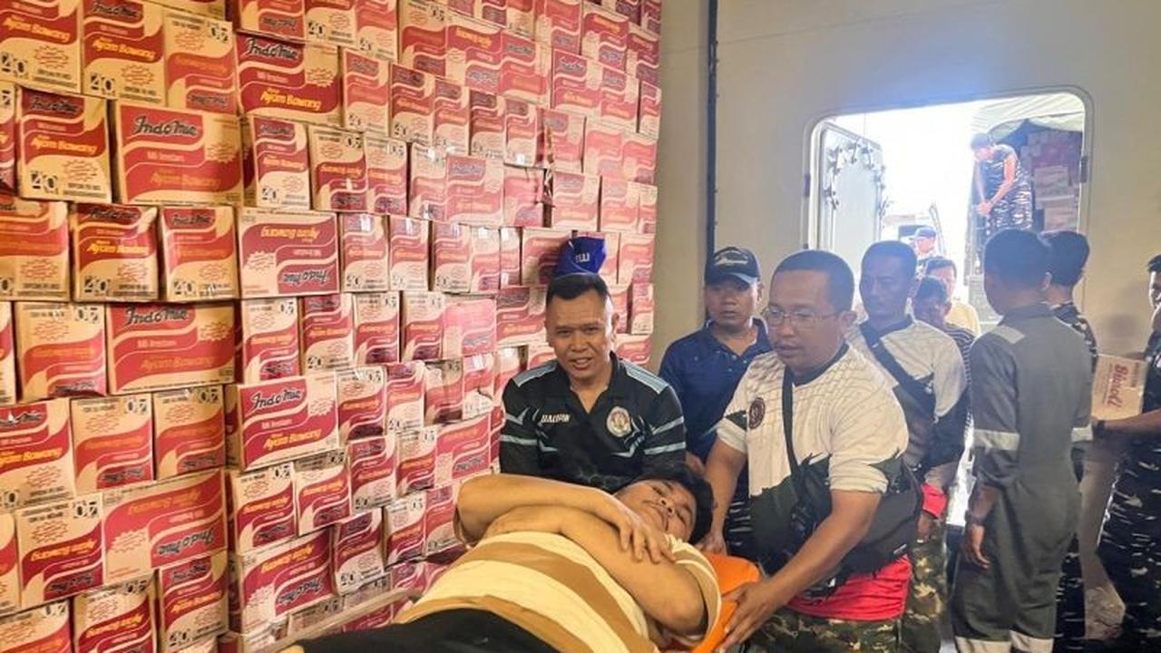 KRI dr. Radjiman Wedyodiningrat TNI AL Siagakan Layanan Medis Gratis untuk Korban Banjir Sumatera Utara