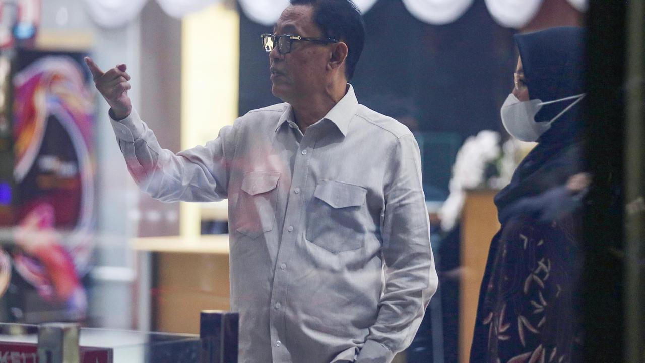 FOTO:  Eks Anggota BPK Ahmadi Noor Supit Diperiksa KPK Terkait Dugaan Korupsi Iklan Bank BJB