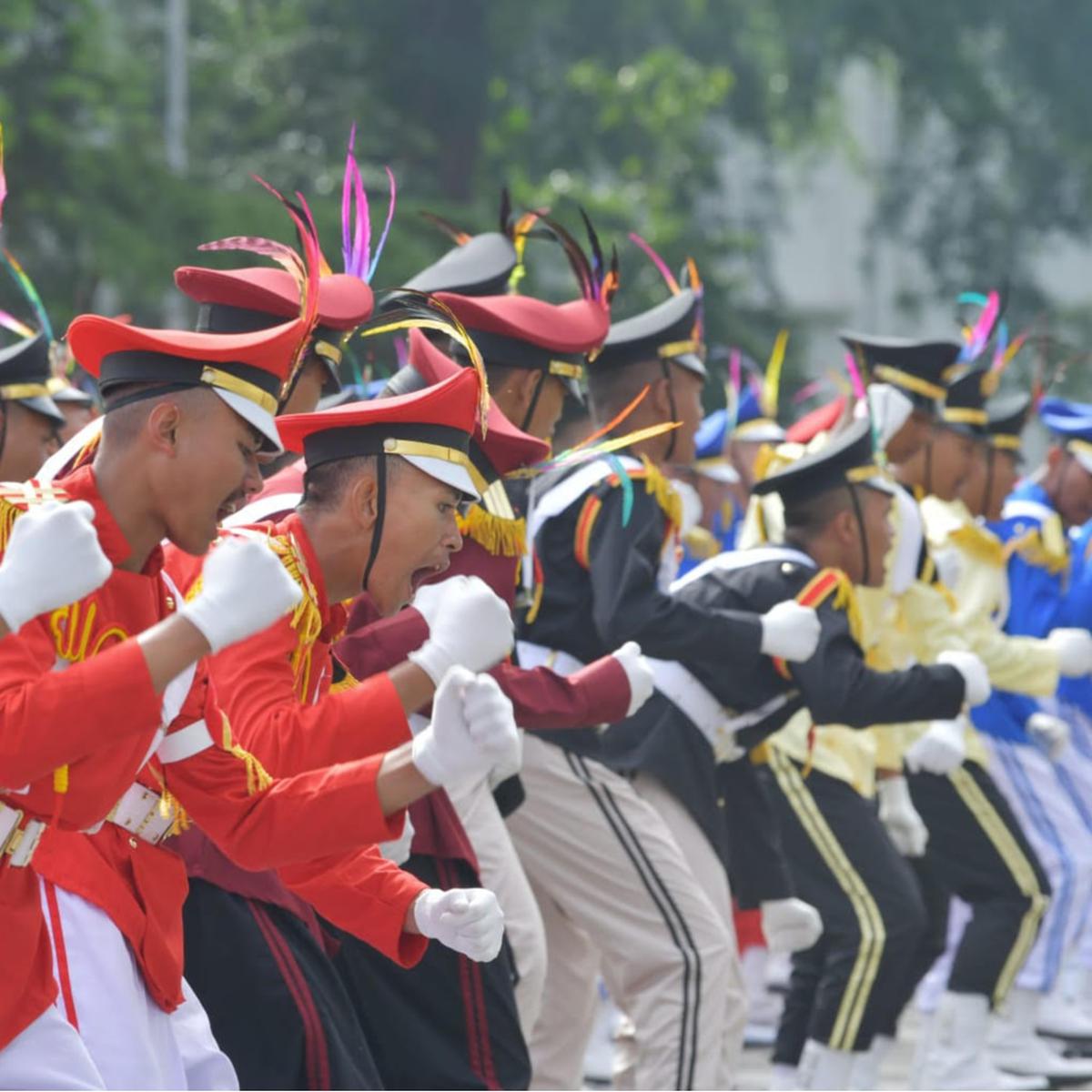 Siswa Lulus dari Barak Militer