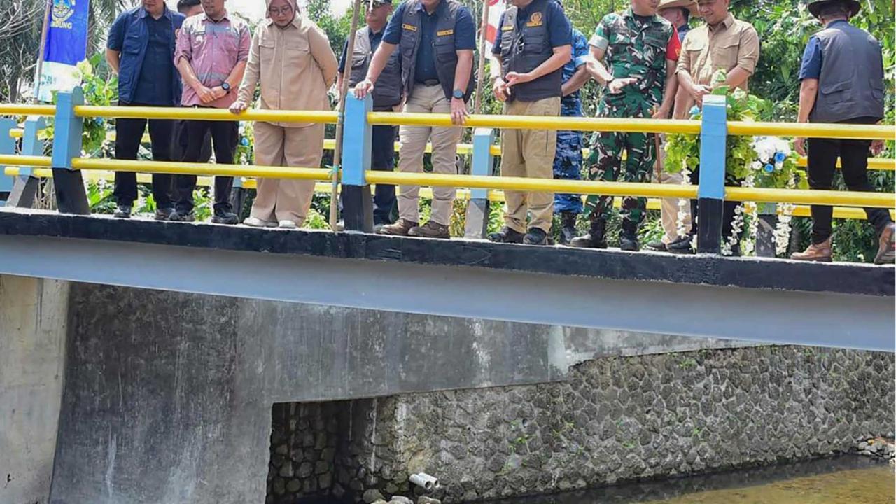 FOTO: Kasal dan Alumni AAL ’93 Gelar Bakti Sosial di Sukabumi