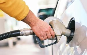 Ilustrasi mengisi bensin di SPBU (Photo by Engin Akyurt on Pexels)