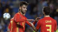 Para pemain Spanyol merayakan gol ke gawang Bosnia-Herzegovina pada laga persahabatan di Stadion de Gran Canaria, Las Palmas, Minggu (18/11/2018). (AFP/Lluis Gene)