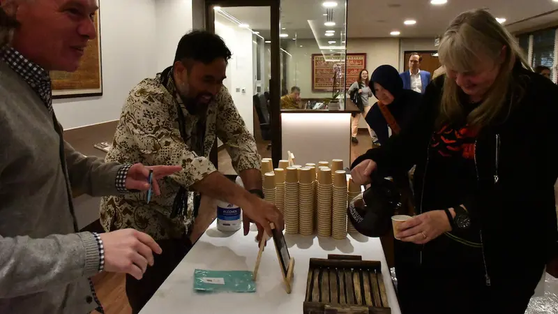 KBRI London menggelar acara “Indonesia Coffee Day" (ICD) untuk mempromosikan specialty coffee Indonesia kepada para pelaku usaha kopi di Inggris. (Dok: Kemlu RI)