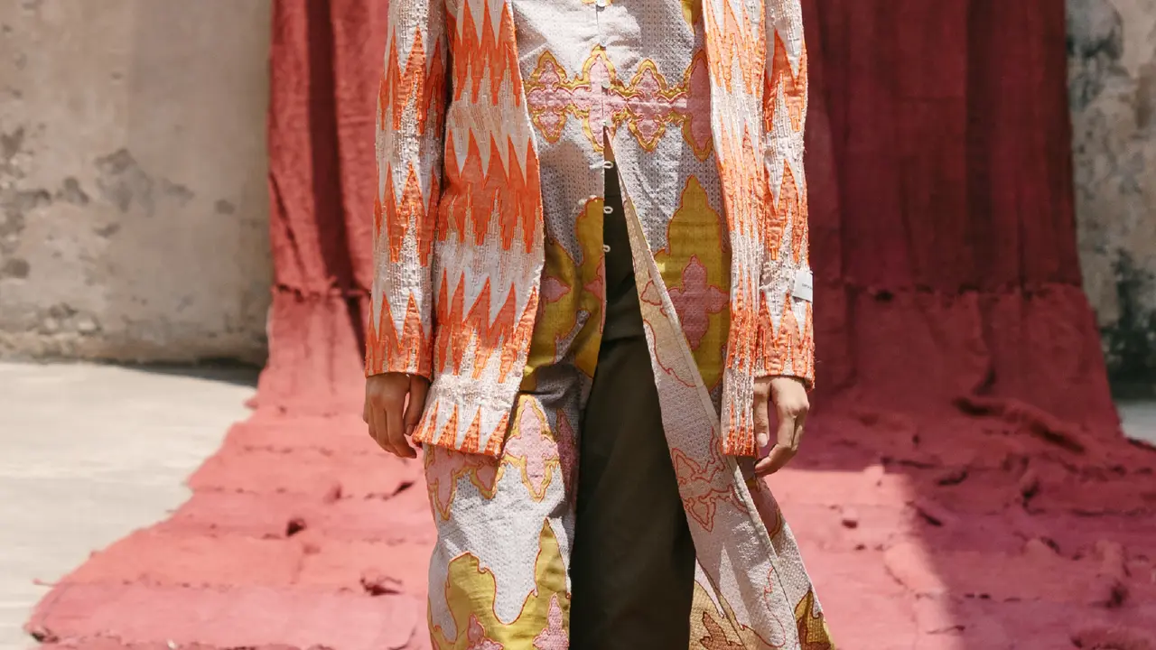 Visualisasi Sabung Ayam untuk Keagamaan dalam Koleksi Sapto Djojokartiko Spring/Summer 2021