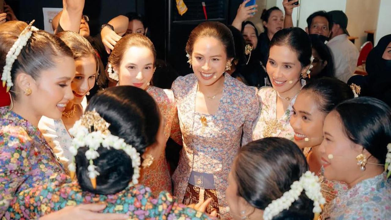5 Potret Maudy Ayunda di Hari Kartini, Menghidupkan Semangat Kartini dengan Kebaya