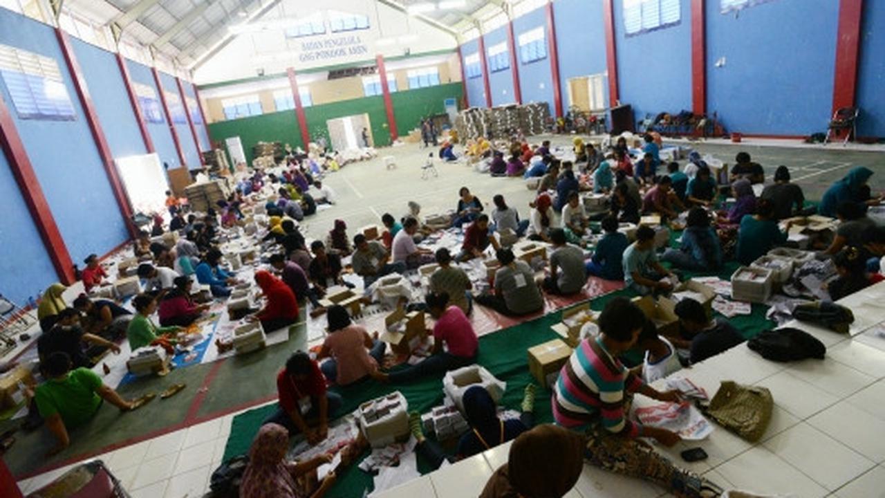 Memantau pelipatan dan penyortiran surat suara Pilkada Tangsel