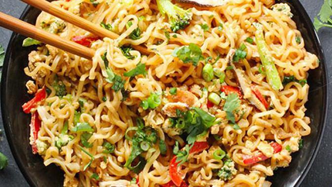  Resep  Mie Goreng Instan  Ayam  Cincang Enaknya Nendang 