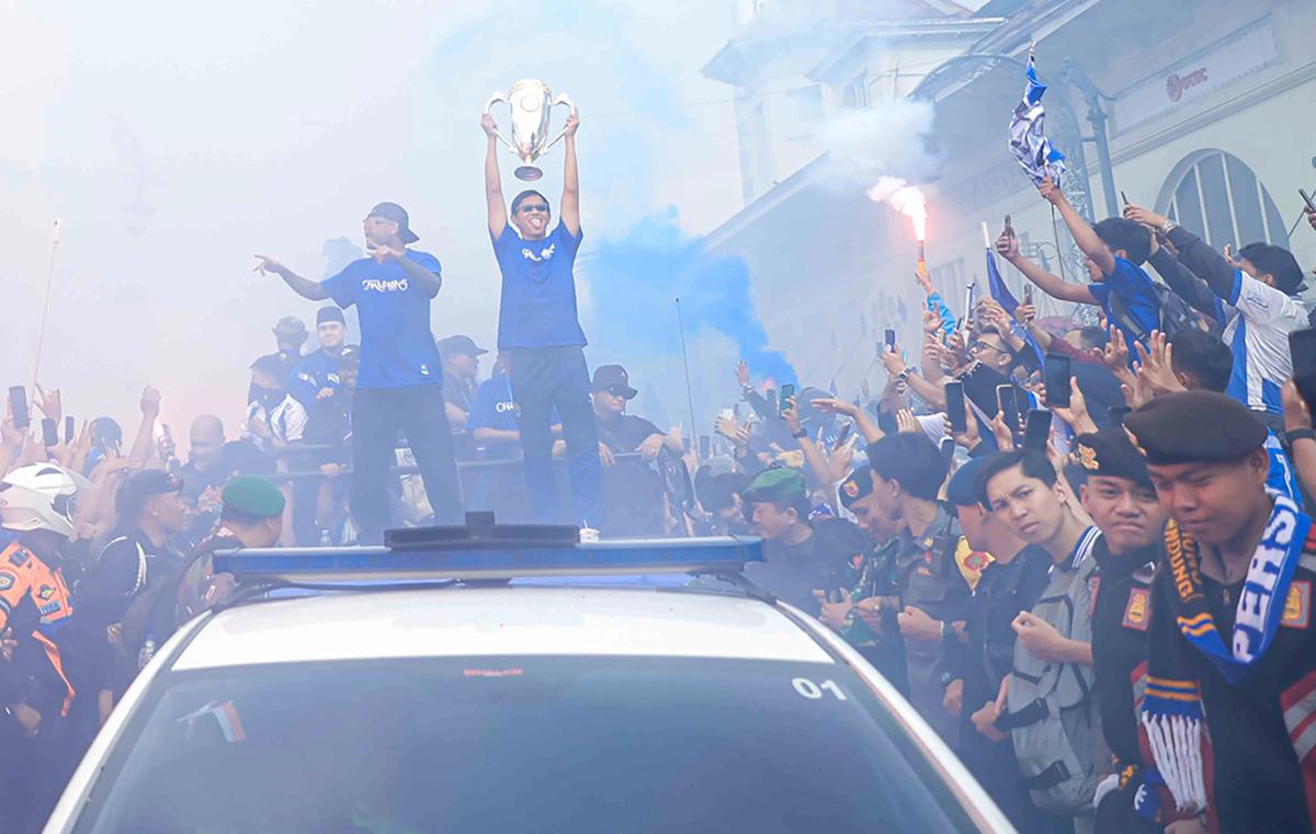 Foto: Lautan Bobotoh Rayakan Persib Juara BRI Super League 2026