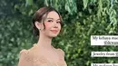 Jadi bridesmaid, Yuki Kato mengenakan kebaya coklat senada dengan hand bag Diornya. [@yukikt]