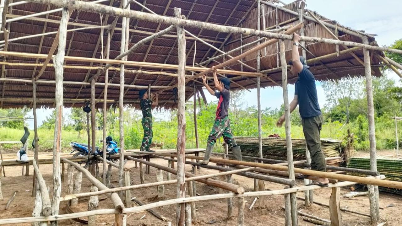 TNI bangun rumah warga miskin di Papua