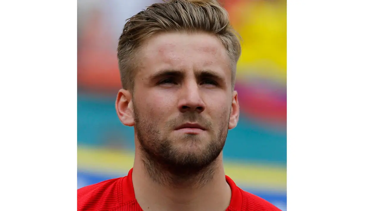 Luke Shaw merupakan bek tim nasional sepak bola Inggris yang masih berusia 18 tahun.(REUTERS/Wolfgang Rattay)