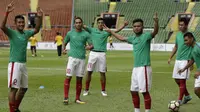 Pemain Timnas Indonesia melakukan pemanasan kontra Thailand di gelaran SEA Games 2017 yang berlangsung di Stadion Shah Alam, Malaysia (Bola.com/Vitalis Yogi Trisna)