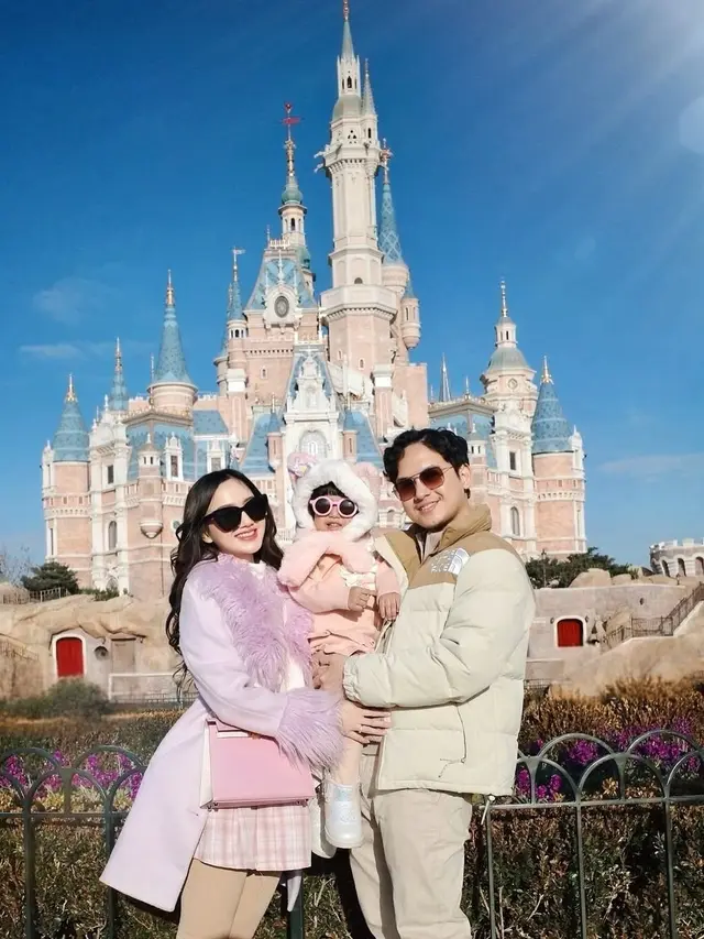 6 Artis Liburan ke Shanghai China pada Januari 2025, Shandy Aulia di Momen Imlek