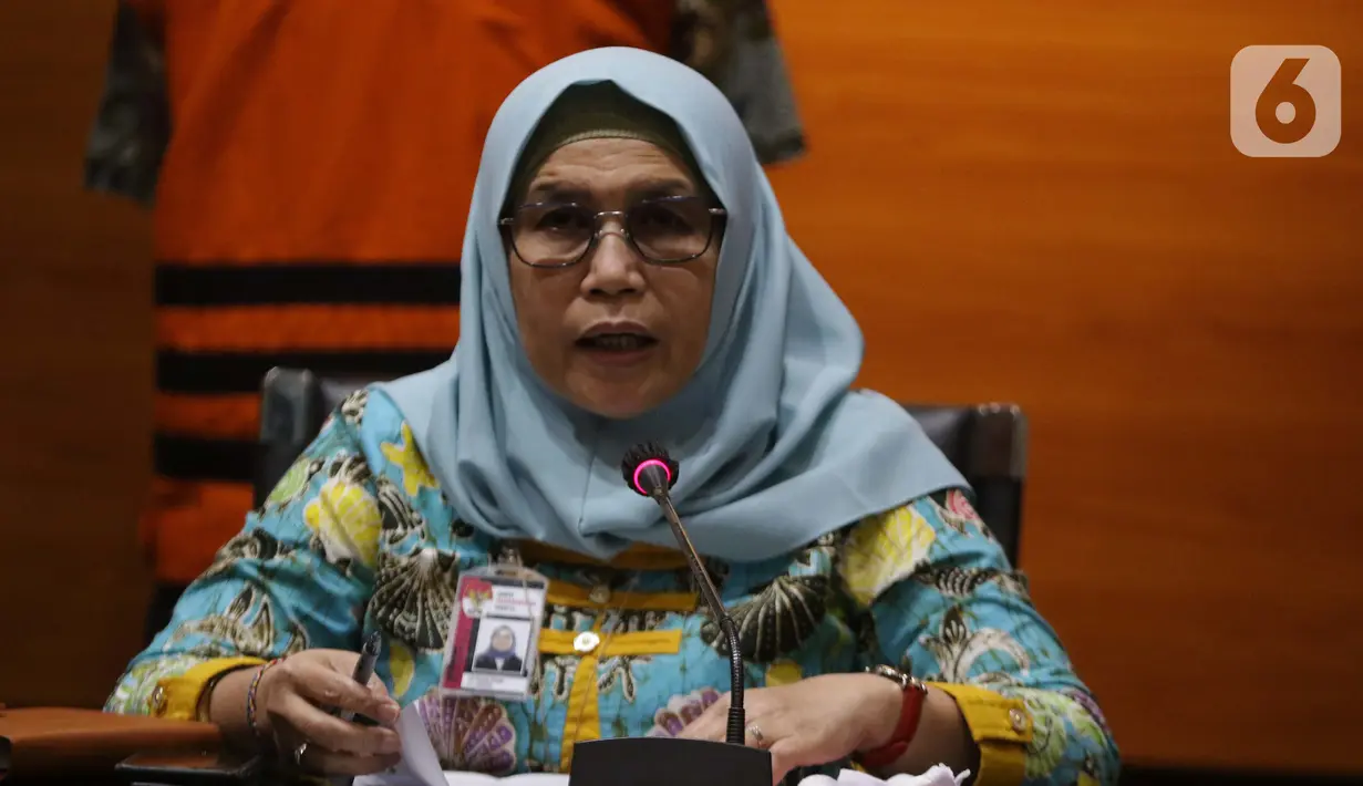 Komisioner KPK, Lili Pintauli Siregar menyampaikan rilis penahanan Inspektur Wilayah I Kementerian ATR/ BPN, Gusmin Tuarita dan Siswidodo selaku Kabid Hubungan Hukum Pertanahan BPN Jawa Timur di Gedung KPK, Jakarta, Rabu (24/3/2021). (Liputan6.com/Helmi Fithriansyah)