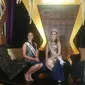 Miss Universe 2018 Catriona Gray dalam jumpa pers didampingi Puteri Indonesia 2018 Sonia Fergina Citra. (Liputan6.com/Indah Permata Niska)