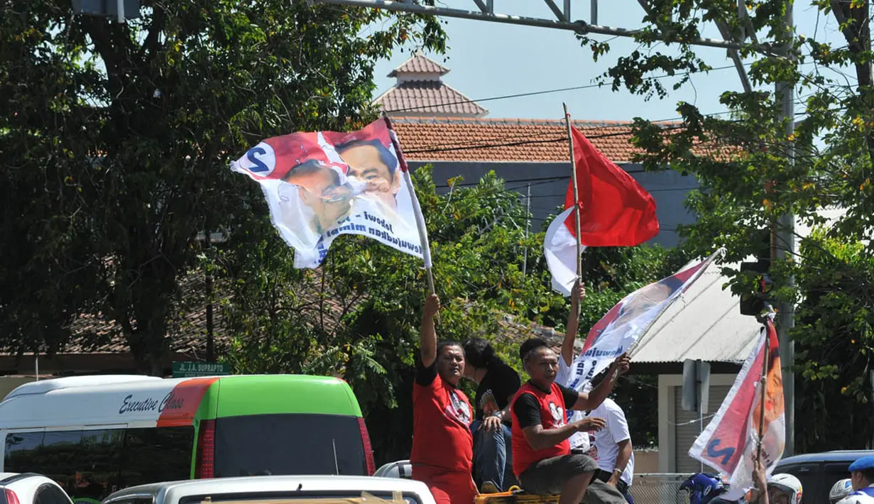 Konvoi simpatisan pasangan capres saat kampanye Pilpres 2014 (Liputan6.com/Herman Zakharia)