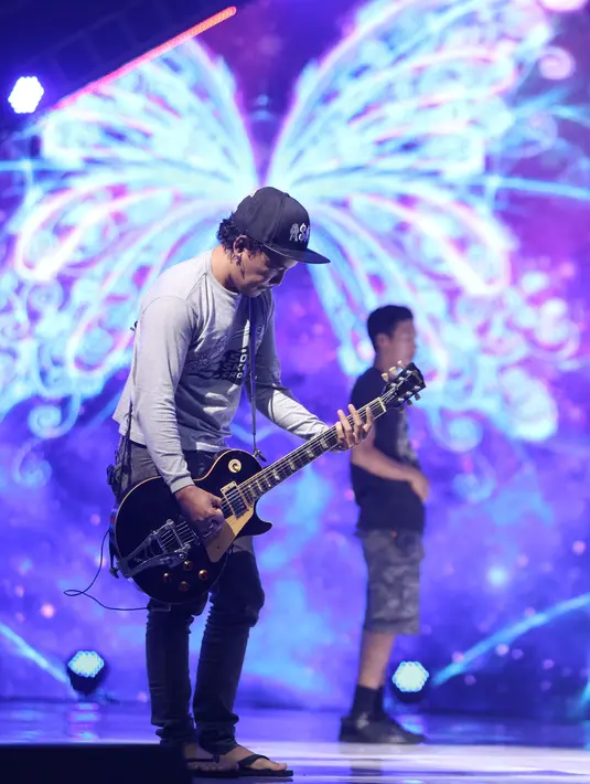 "Iya ini pertama kali kolaborasi sama Anggun. Pengennya sih udah lama dan Alhamdulillah mbak Anggunnya bersedia," katanya. (Galih W. Satria/Bintang.com)