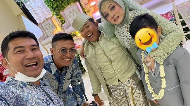 Adul dan Wenty menikah (Instagram/agusbolehsalim)