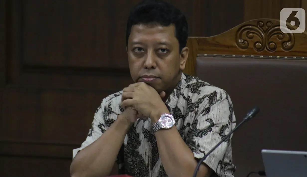 Terdakwa dugaan suap jual-beli jabatan di lingkungan Kemenag, M Romahurmuziy saat menjalani sidang lanjutan di Pengadilan Tipikor, Jakarta, Rabu (16/10/2019). Sidang mendengar keterangan saksi-saksi. (Liputan6.com/Helmi Fithriansyah)
