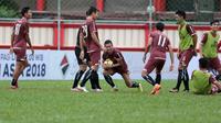 Tawa para pemain Persija Jakarta saat sesi latihan tim jelang laga Gojek Liga 1 bersama Bukalapak di Stadion PTIK, Jakarta, Senin (25/6/2018). Persija akan melawan Persebaya pada 26 Juni 2018. (Bola.com/Nick Hanoatubun)