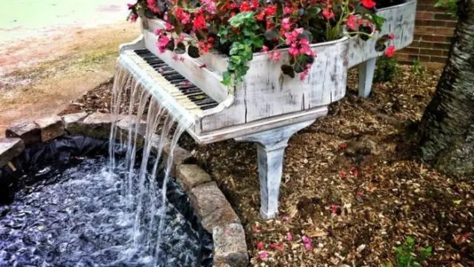 [Bintang] Inpirasi Mempercantik Taman di Rumahmu Menggunakan Barang Bekas