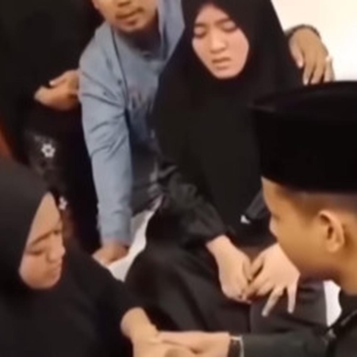 Momen Menyayat Hati Istri Diduga Saksikan Suami Kembali Menikah dengan Adik Sendiri