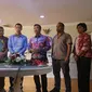 Menteri Pemuda dan Olahraga, Imam Nahrawi, menerima perwakilan Indonesia Olympians Association (IOA) di kantor Kemenpora, Rabu (11/10/2017). (Bola.com/Zulfirdaus Harahap)