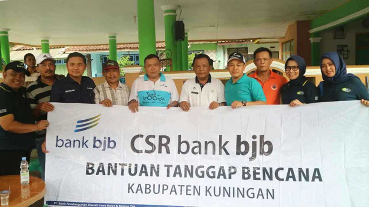 Bank bjb dan Serikat Karyawan Bantu Korban Banjir di Kuningan