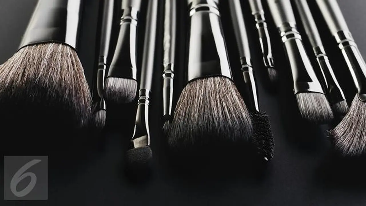 Membuat Pembersih Brush Makeup yang Mudah