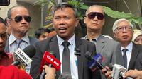 Kuasa hukum Roy Suryo Cs, Ahmad Khozinudin di Polda Metro Jaya. (Foto: Liputan6.com/Ady Anugrahadi).