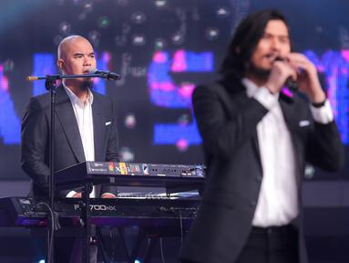 Tepat satu bulan menjelang dimulainya perhelatan akbar Piala Dunia U-17 2023 di Indonesia, Elang Mahkota Teknologi (Emtek) Group selaku official broadcsater melalui Indosiar melakukan promosi dengan menggelar konser musik bertajuk "Konser Histeria Pesta Bola Dunia 2023". Rangkaian konser telah diawali pada Selasa (10/10/2023) malam di Studio 5 Emtek City, Jakarta Barat, yang disiarkan langsung melalui Indosiardan SCTV. Musisi papan atas yang memeriahkan konser Historia Pesta Bola Dunia 2023 tadi malam meliputi Dewa 19 Ft. Virzha, Lesti Kejora, Antonio Blanco Jr, Randy Pangalila, Rey Bong, Bara Valentino, Dinda Kirana, hingga Aqeela Calista. Termasuk pada partai pembuka dan final Piala Dunia U-17 2023, akan ada total 4 konser dalam rangkaian "Konser Histeria Pesta Bola Dunia 2023". (Bola.com/Bagaskara Lazuardi)